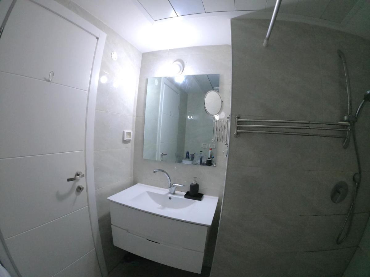 Beach Suite Israel- Best View, Gym, Massage Chair, Low Fee For Off-Site Indoor Pool Spa ביץ סוייט ישראל- נוף ים מאלף, כיסא מסאז, חדר כושר, אפשרות לבריכה מקורה, וספא בתשלום ממש מוזל Ashkelon Exterior foto